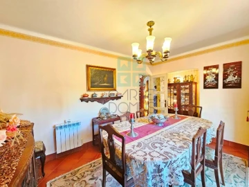 Moradia T6 para Venda em São Domingos de Rana