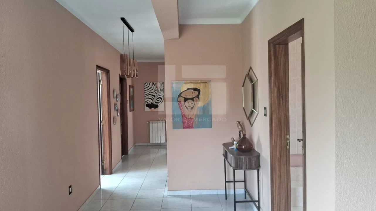 Moradia T6 para Venda em Monteiras Foto 16