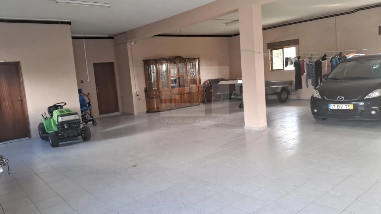 Moradia T6 para Venda em Monteiras Foto 26