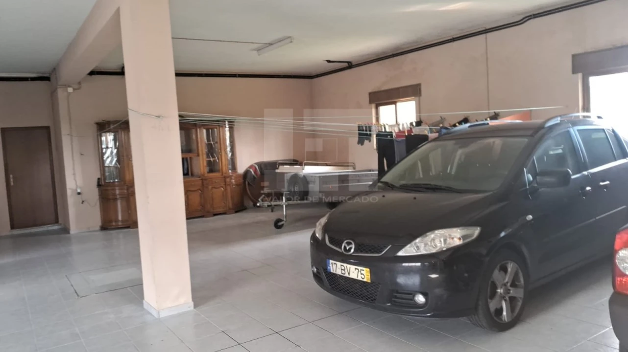 Moradia T6 para Venda em Monteiras Foto 27