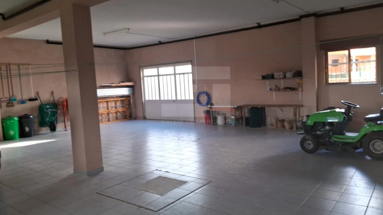 Moradia T6 para Venda em Monteiras Foto 28