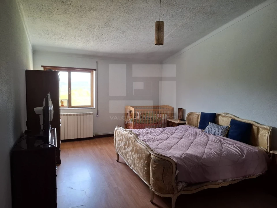 Moradia T6 para Venda em Monteiras Foto 40