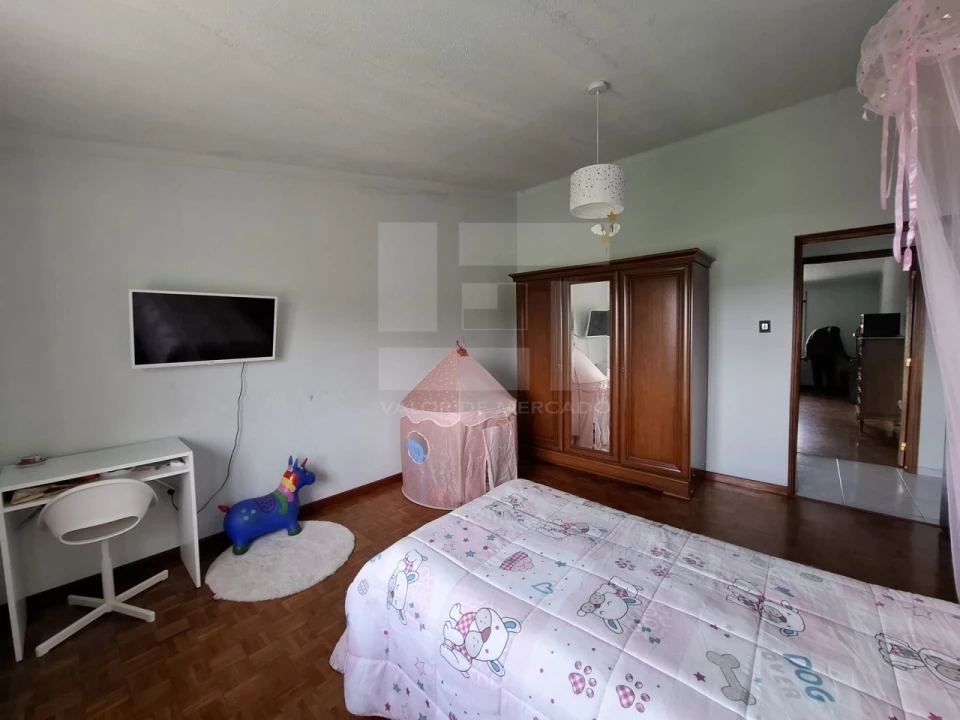 Moradia T6 para Venda em Monteiras Foto 48