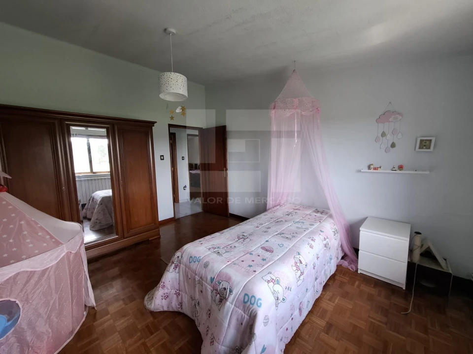 Moradia T6 para Venda em Monteiras Foto 49