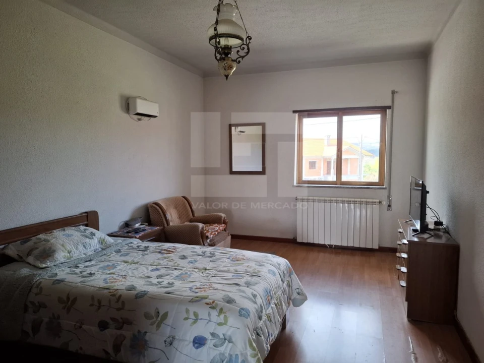 Moradia T6 para Venda em Monteiras Foto 74