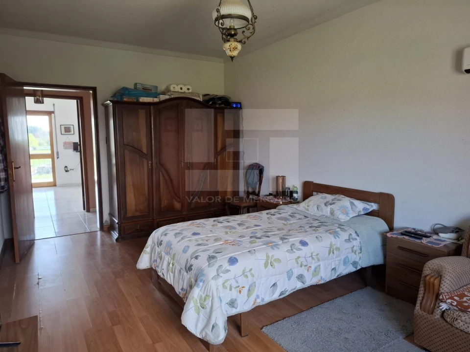 Moradia T6 para Venda em Monteiras Foto 76