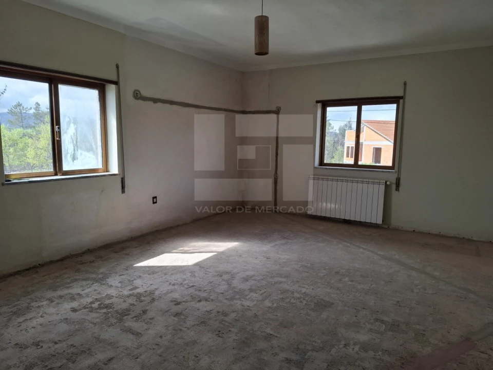 Moradia T6 para Venda em Monteiras Foto 78