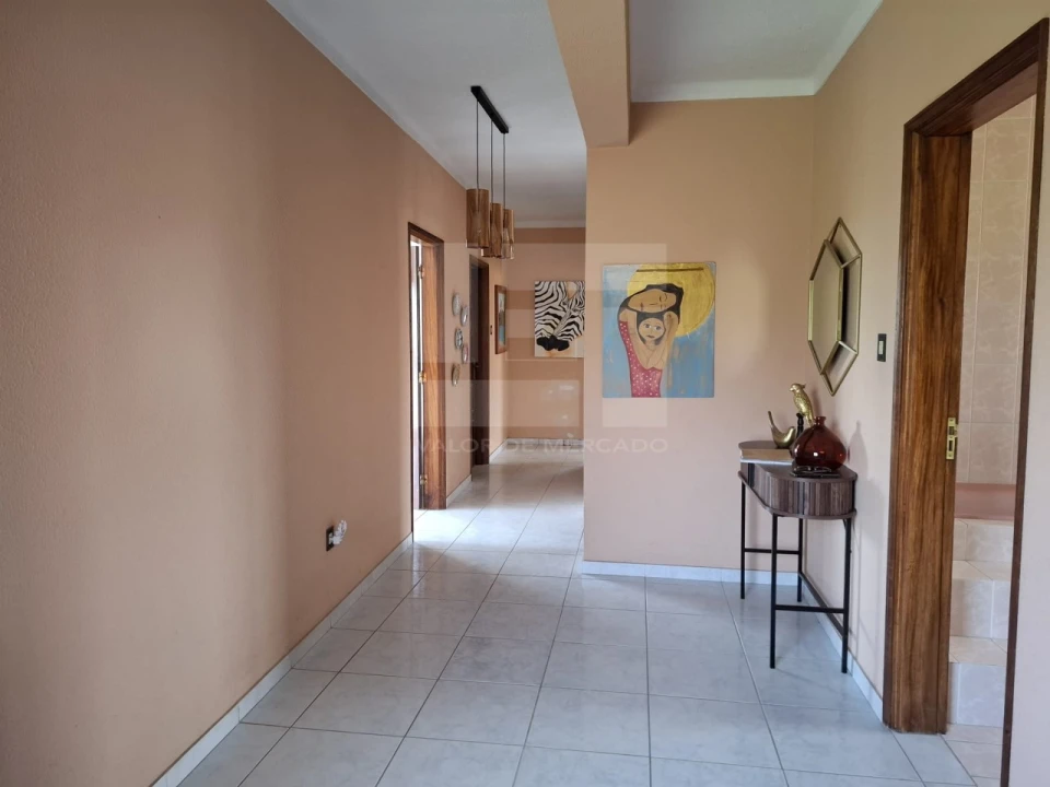 Moradia T6 para Venda em Monteiras Foto 82