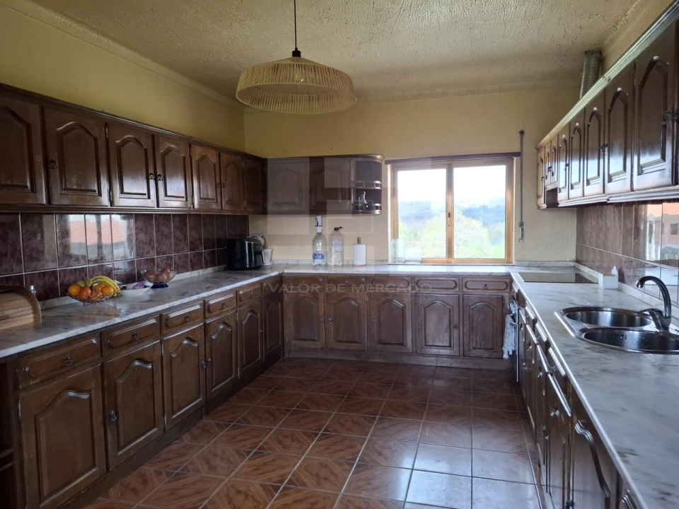 Moradia T6 para Venda em Monteiras Foto 83