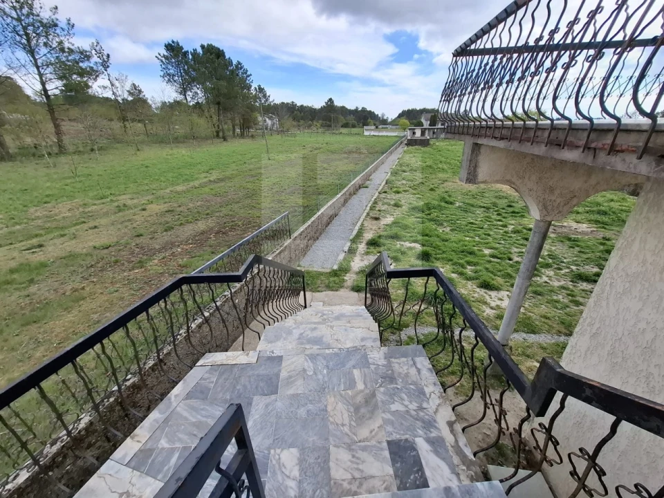 Moradia T6 para Venda em Monteiras Foto 88