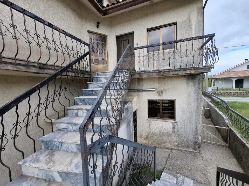 Moradia T6 para Venda em Monteiras Foto 89