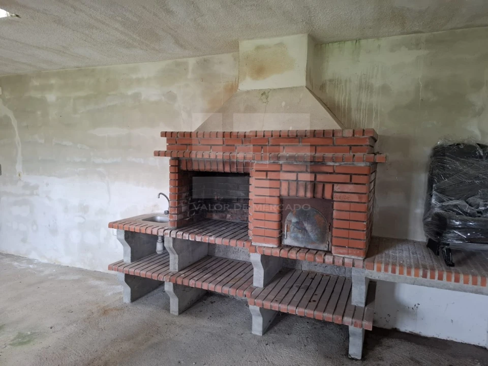 Moradia T6 para Venda em Monteiras Foto 95