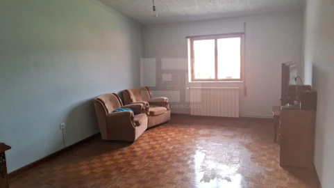 Moradia T6 para Venda em Monteiras