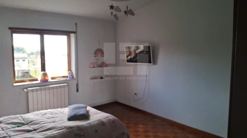 Moradia T6 para Venda em Monteiras