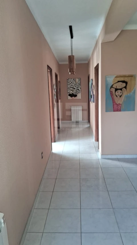 Moradia T6 para Venda em Monteiras