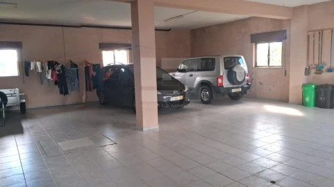 Moradia T6 para Venda em Monteiras