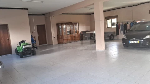 Moradia T6 para Venda em Monteiras