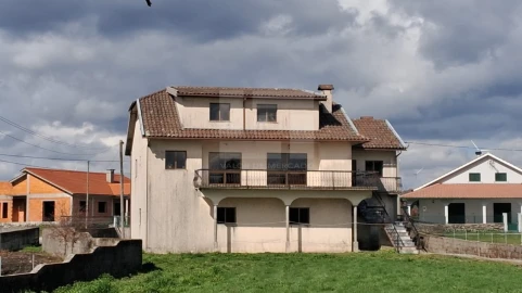 Moradia T6 para Venda em Monteiras