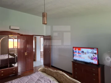 Moradia T6 para Venda em Monteiras