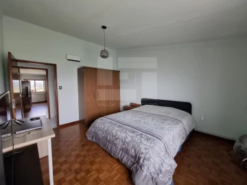 Moradia T6 para Venda em Monteiras