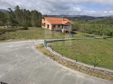 Moradia T6 para Venda em Monteiras