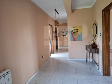 Moradia T6 para Venda em Monteiras