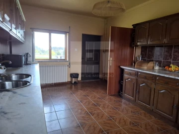 Moradia T6 para Venda em Monteiras