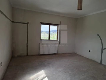 Moradia T6 para Venda em Monteiras