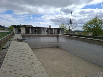 Moradia T6 para Venda em Monteiras