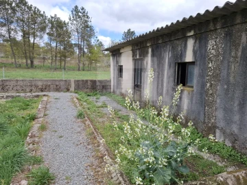 Moradia T6 para Venda em Monteiras