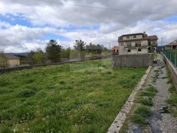 Moradia T6 para Venda em Monteiras