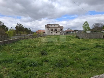 Moradia T6 para Venda em Monteiras