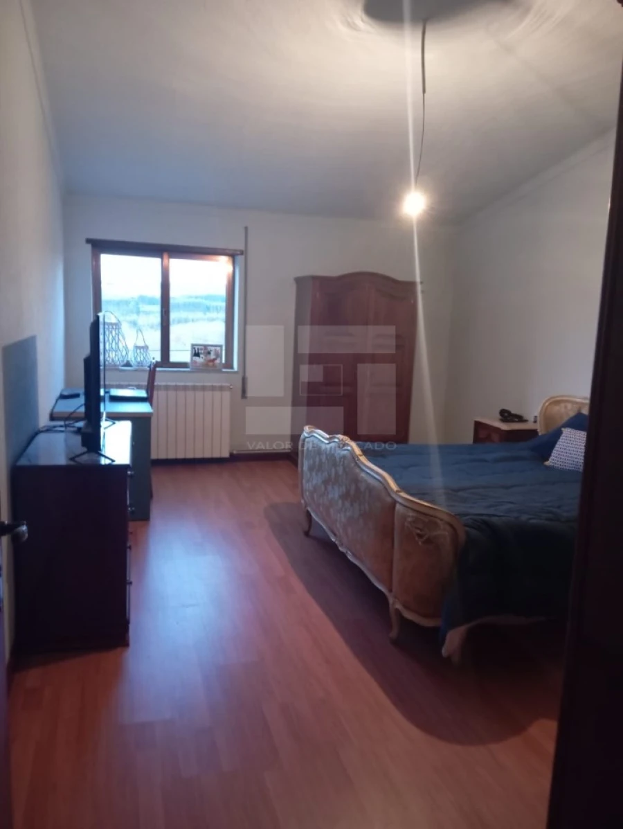 Moradia T6 para Venda em Monteiras Foto 9