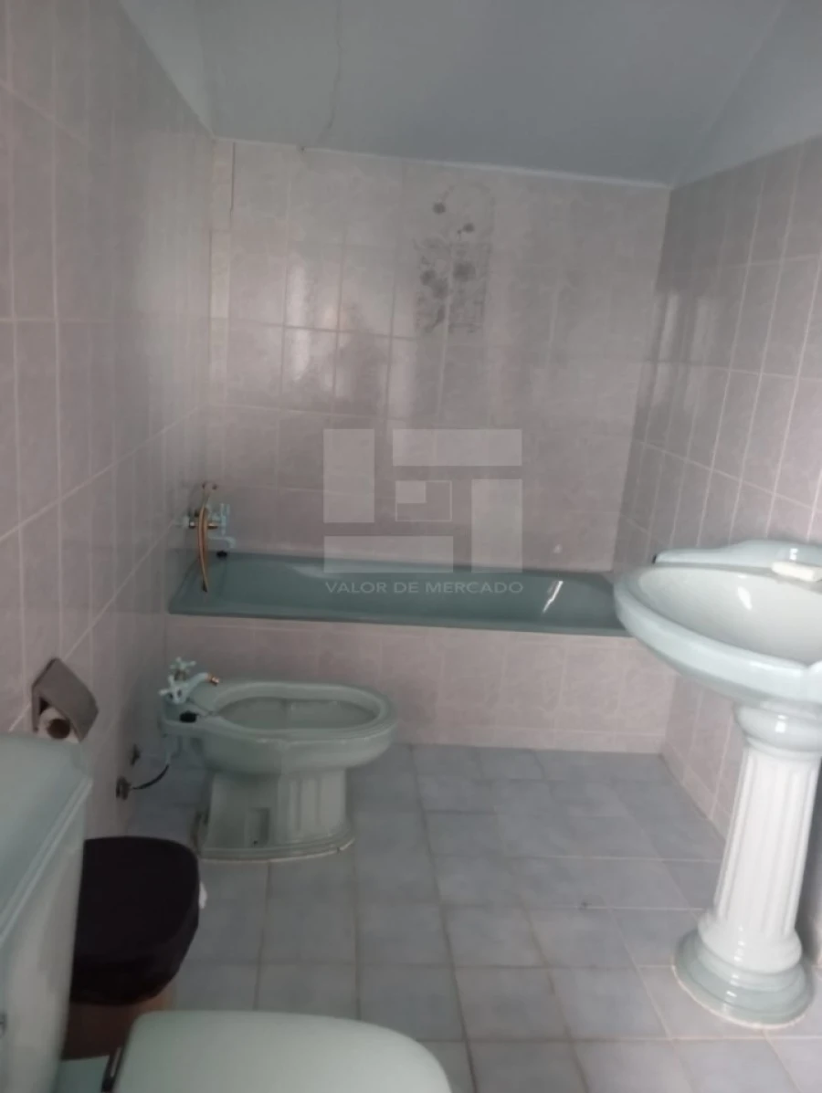 Moradia T6 para Venda em Monteiras Foto 14