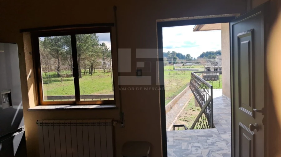 Moradia T6 para Venda em Monteiras Foto 19