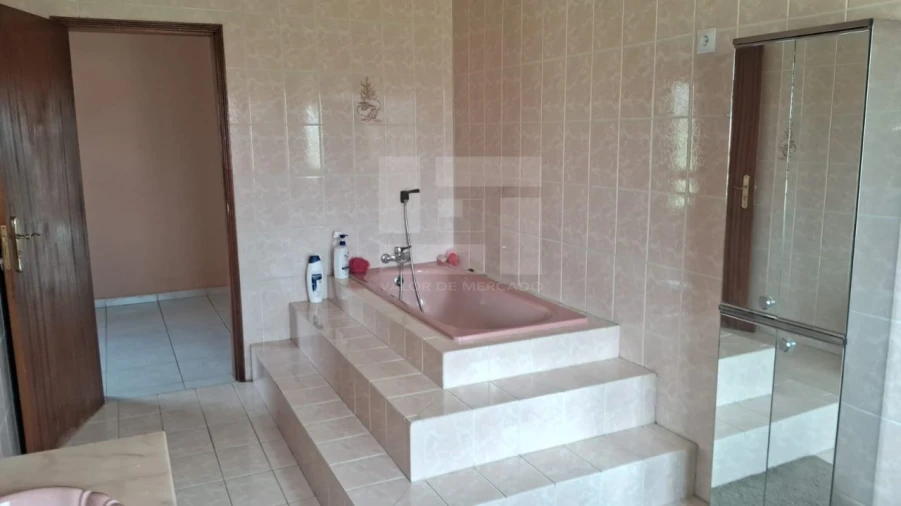 Moradia T6 para Venda em Monteiras Foto 23