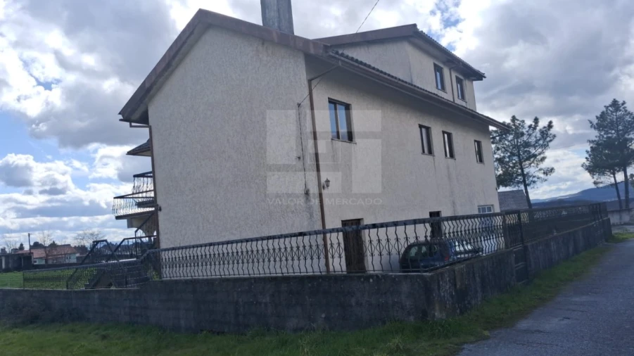 Moradia T6 para Venda em Monteiras Foto 36