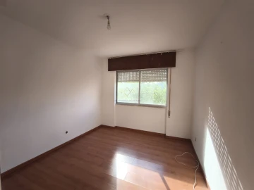 Apartamento T3 para Venda em Santo António dos Cavaleiros e Frielas
