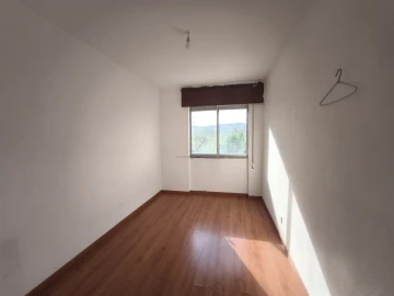 Apartamento T3 para Venda em Santo António dos Cavaleiros e Frielas