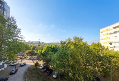 Apartamento T3 para Venda em Santo António dos Cavaleiros e Frielas