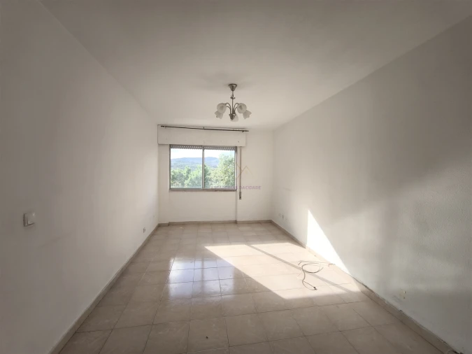 Apartamento T3 para Venda em Santo António dos Cavaleiros e Frielas