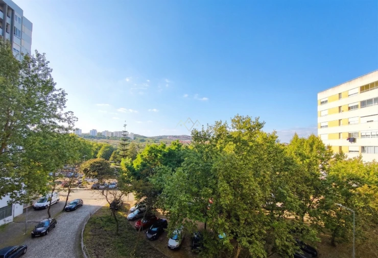 Apartamento T3 para Venda em Santo António dos Cavaleiros e Frielas Foto 10