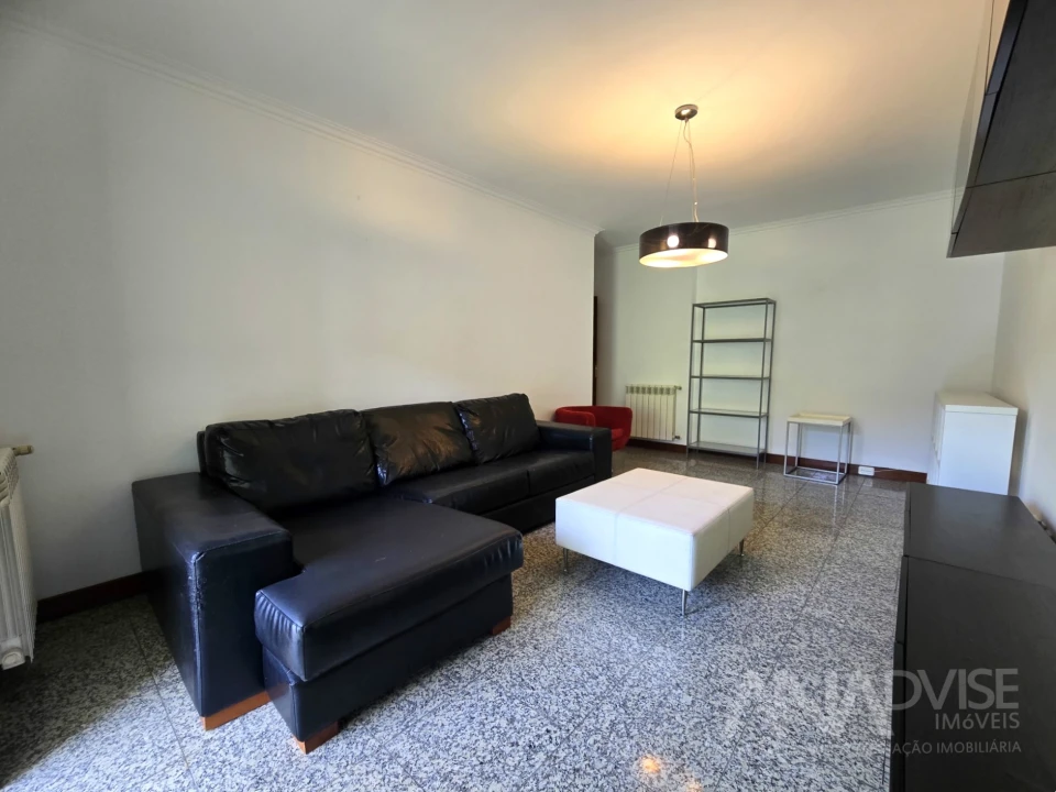 Apartamento T2 para Arrendamento em Repeses e São Salvador Foto 1