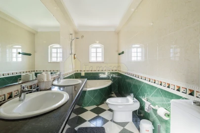 Moradia T4 para Venda em Moncarapacho e Fuseta