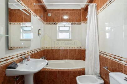 Moradia T4 para Venda em Moncarapacho e Fuseta