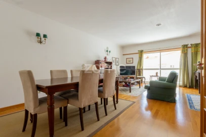Apartamento T4 para Venda em Carcavelos e Parede