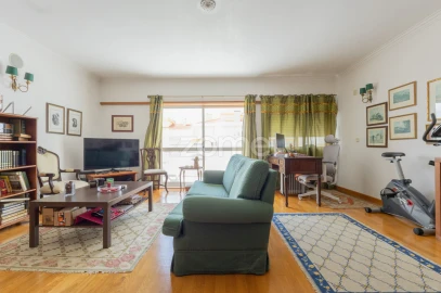 Apartamento T4 para Venda em Carcavelos e Parede