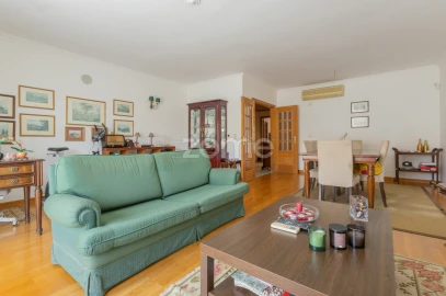 Apartamento T4 para Venda em Carcavelos e Parede