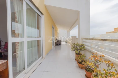 Apartamento T4 para Venda em Carcavelos e Parede