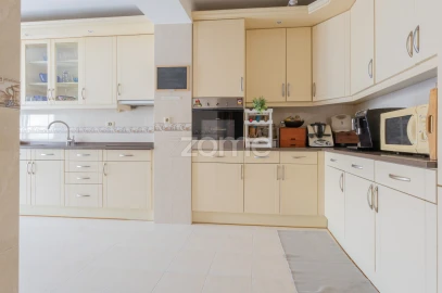 Apartamento T4 para Venda em Carcavelos e Parede